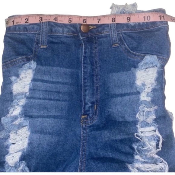 Fashion Nova Women's / Juniors Size 5/27 Yes Now Distressed Bermuda Shorts - Picture 6 of 9